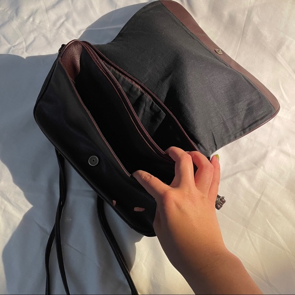 Vintage plum shoulder/crossbody baguette bag EUC - Picture 4 of 6